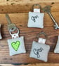Gran keyring - Love heart in blue spots - embroidered linen and lavender - Image 4