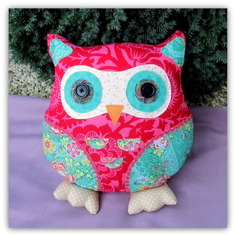 Owl cushion  Scarlet
