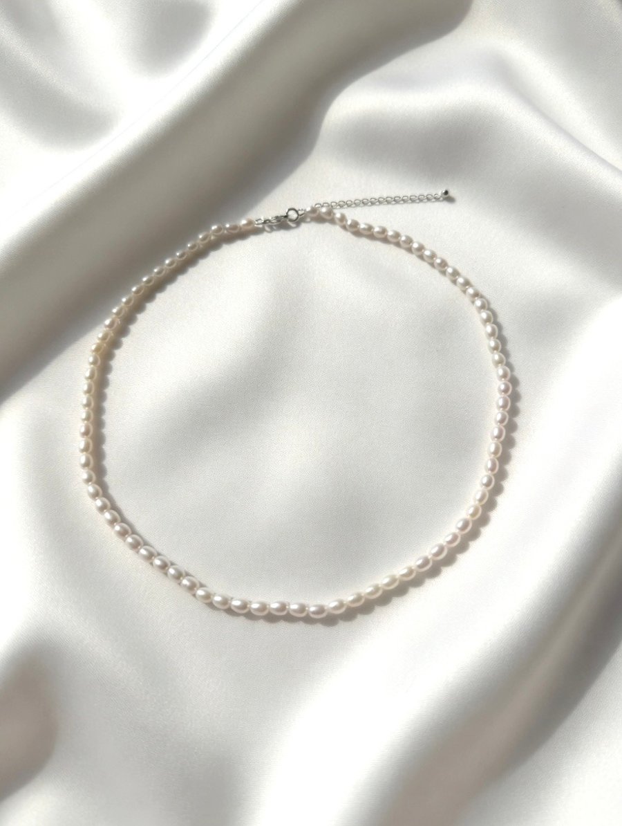 Dainty Oval Freshwater Pearl Necklace in Sterling Silver – A Timeless Gift
