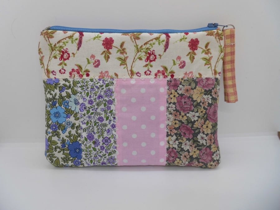 Make up bag patchwork with yellow stripe lining