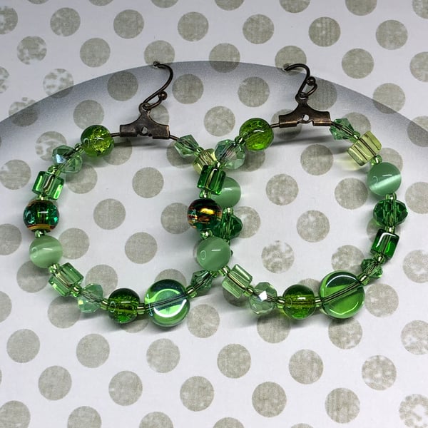 Green bead soup hoop earrings 