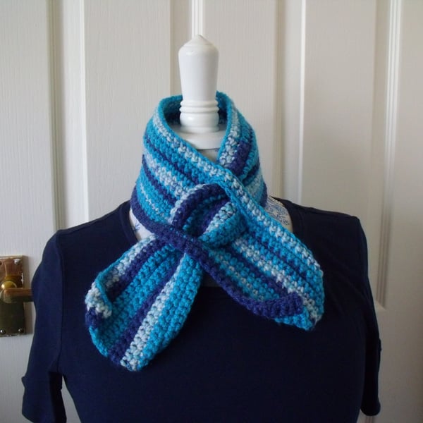 variegated crocheted short scarf, crochet tippet scarf, turqiouse