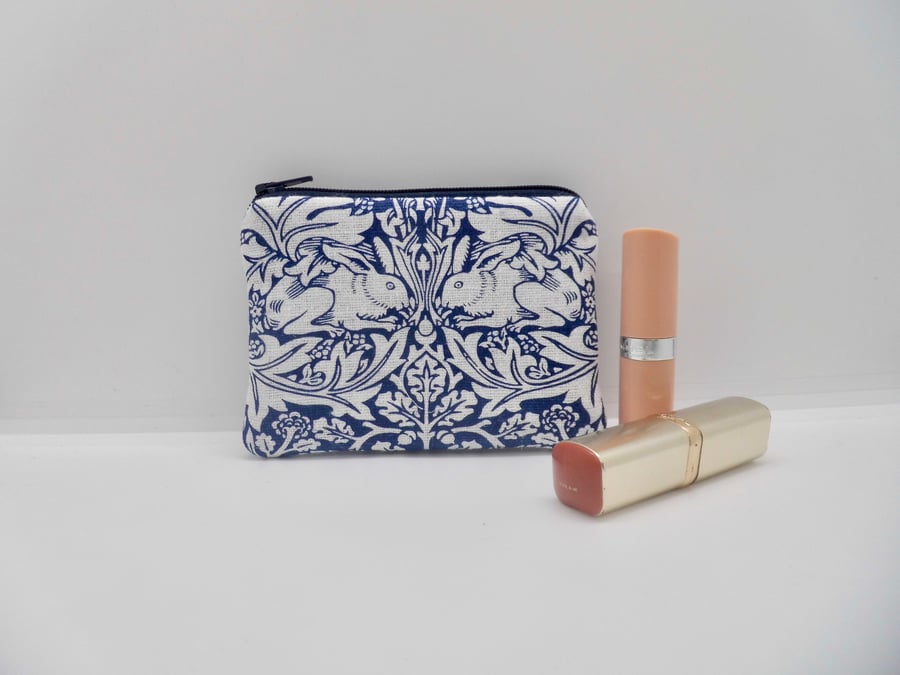 Zipped purse in navy blue and white William Morris fabric