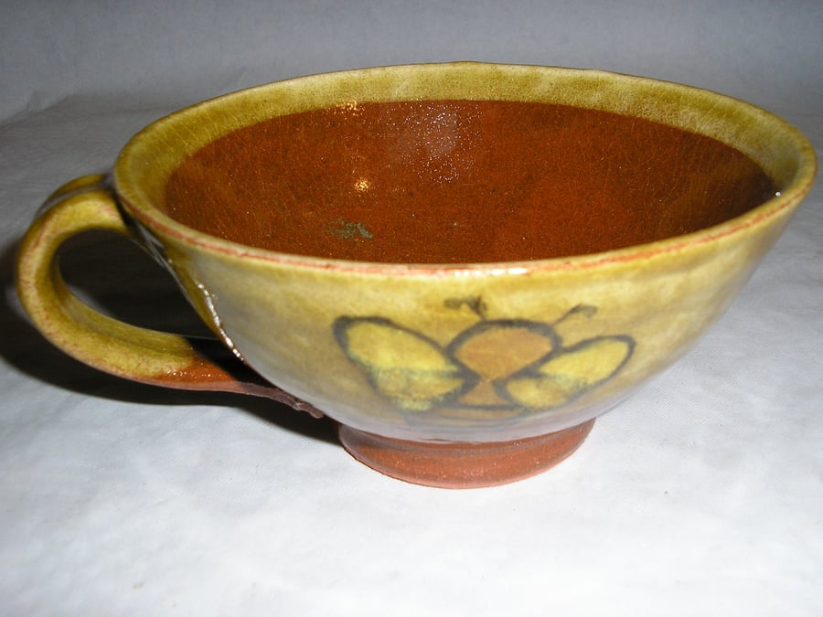 POTTERY EARTHENWARE TEA OR COFFEE CUP WITH BEE DESIGN