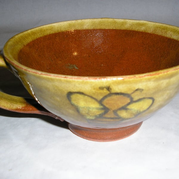 POTTERY EARTHENWARE TEA OR COFFEE CUP WITH BEE DESIGN