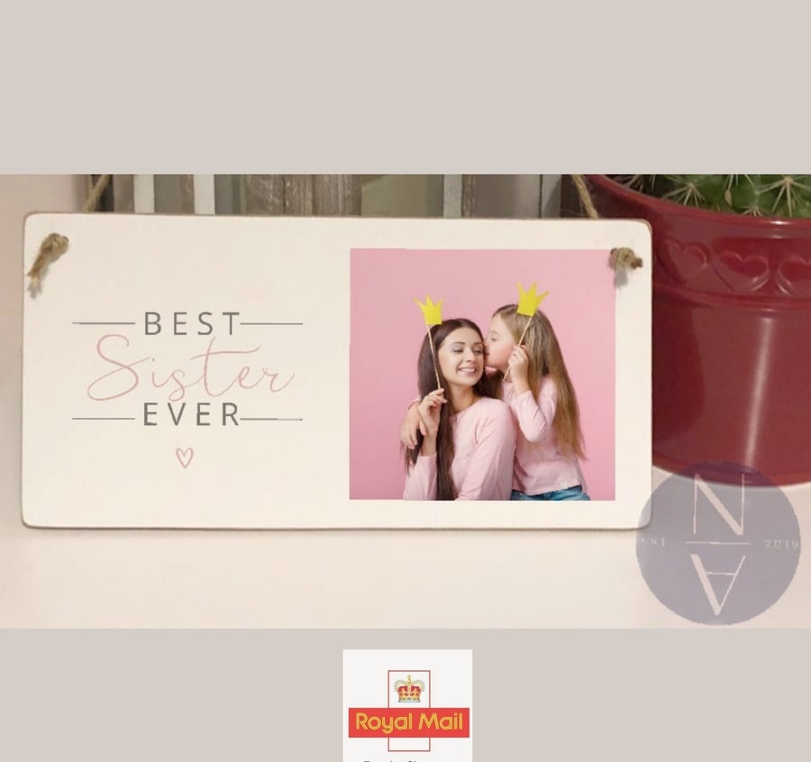 Best Sister Ever Simple Pink Heart Design Plaque