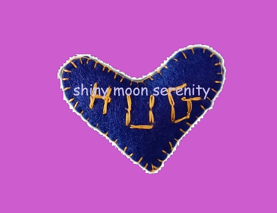 Pocket Hug Small, Felt Dark Blue with Yellow stitching