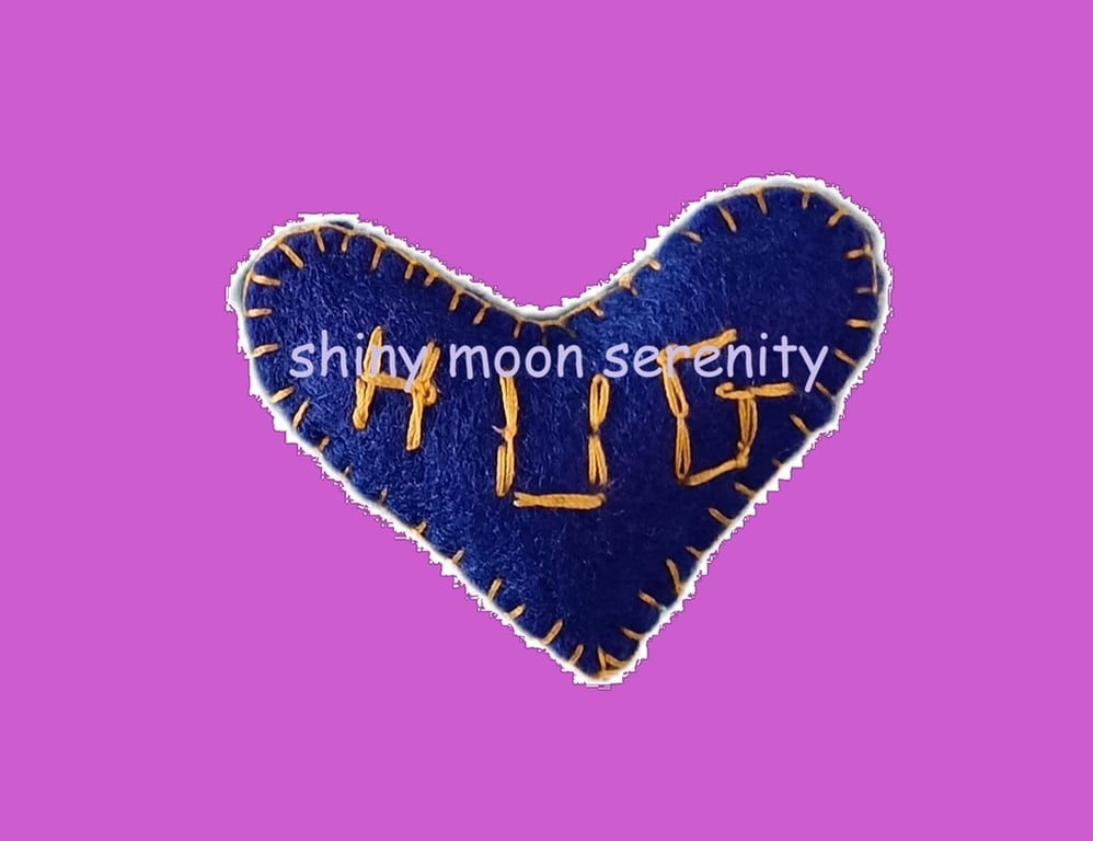 Pocket Hug Small, Felt Dark Blue with Yellow stitching