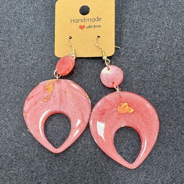Resin dangle earrings