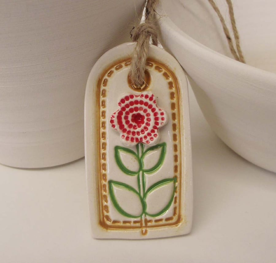 Small ceramic gift tag decoration with flower