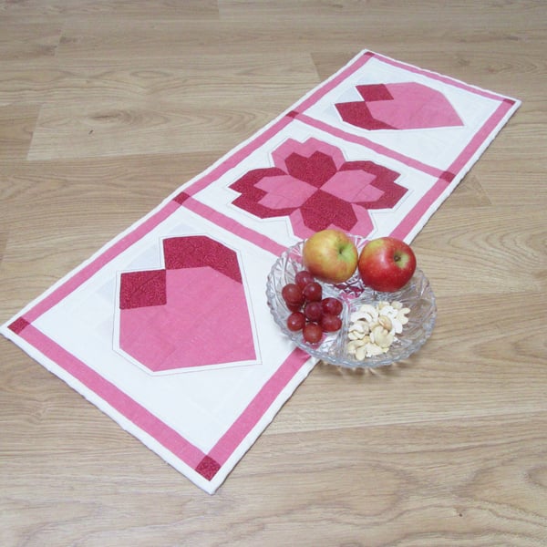 Patchwork Hearts and Flowers Table Runner
