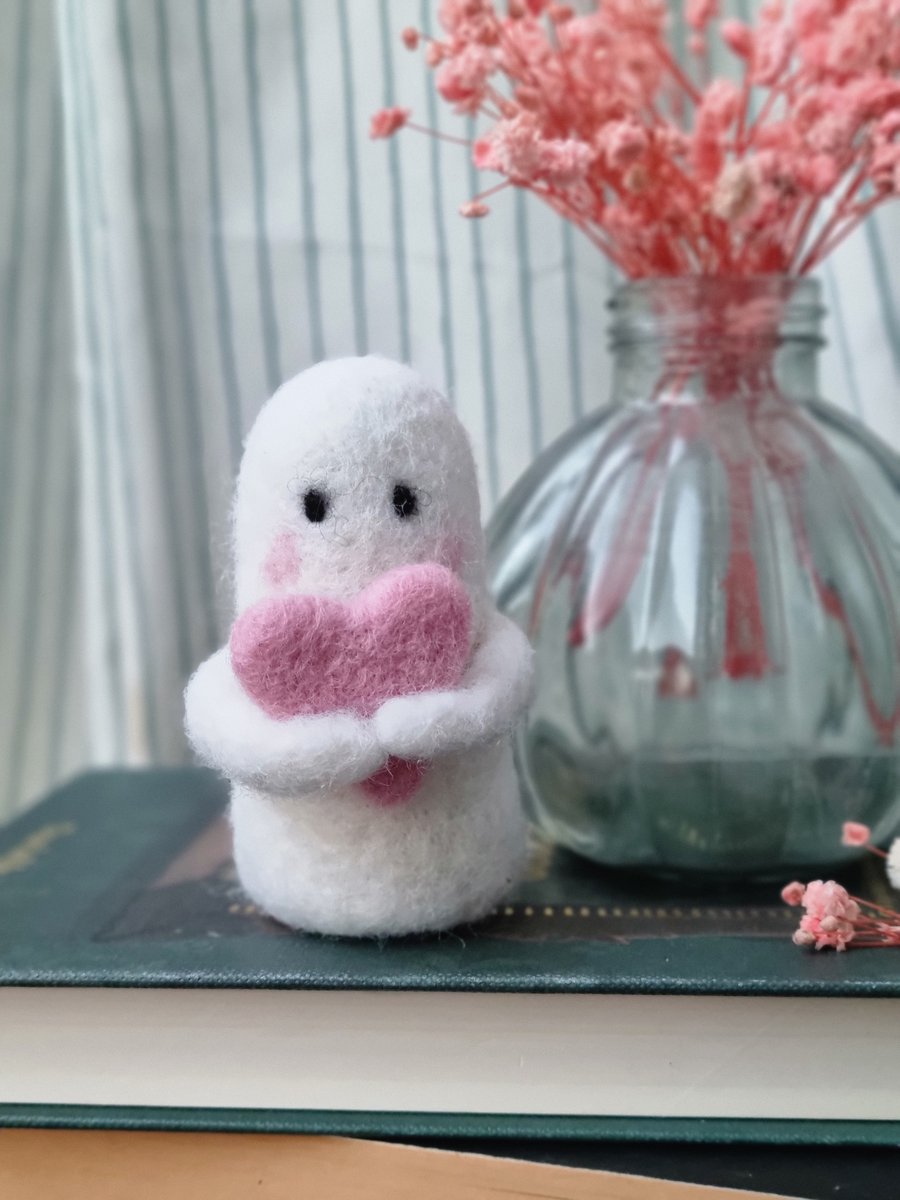 "The Lonely Hearts Club" Needlefelt Ghost Valentine Collection - Sweetie