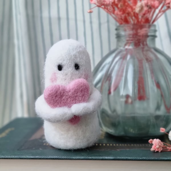 "The Lonely Hearts Club" Needlefelt Ghost Valentine Collection - Sweetie