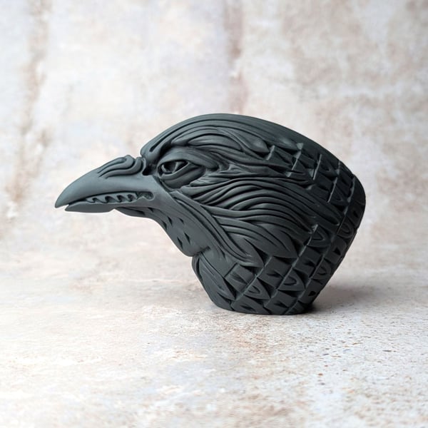 'Ignis', a black porcelain crow idol.