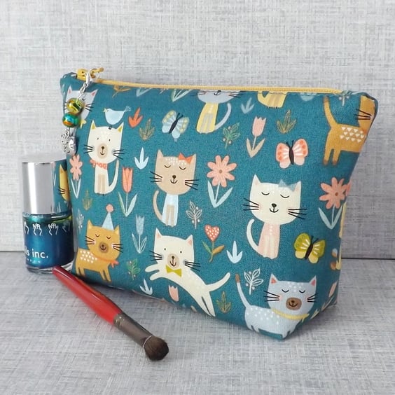 Make up bag, zipped pouch, cats