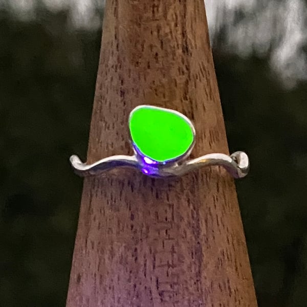 RARE UV Sea Glass and Sterling Silver Wavy Ring- Size R - 1367