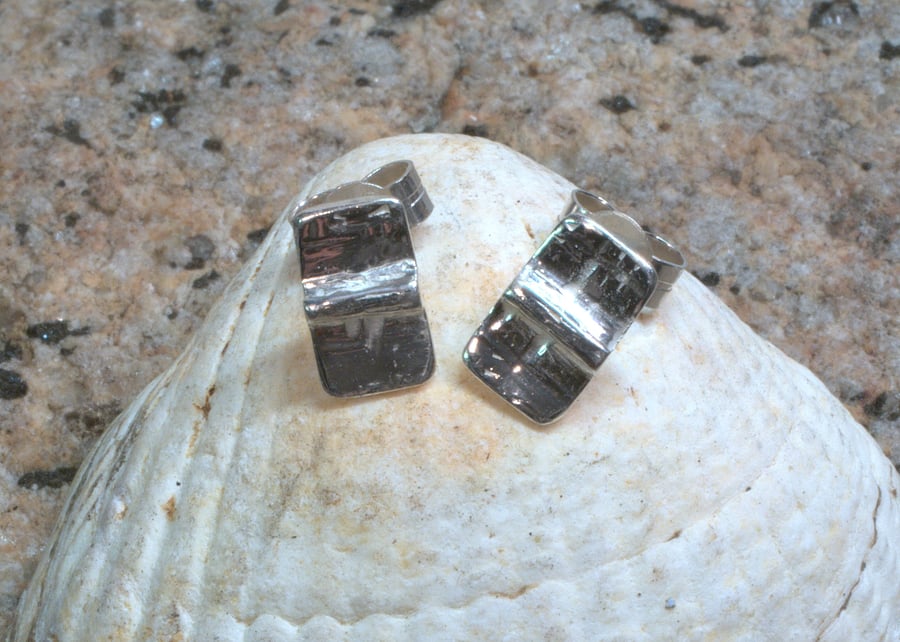 Silver Studs "Wave" Small