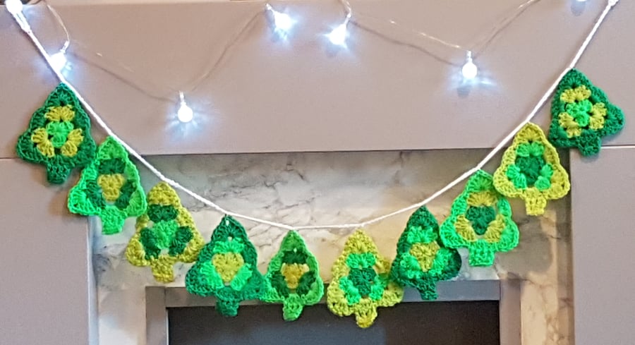 Hand crochet Christmas tree garland - Green