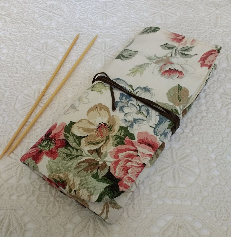 Knitting needle roll suitable for 8inch dpns