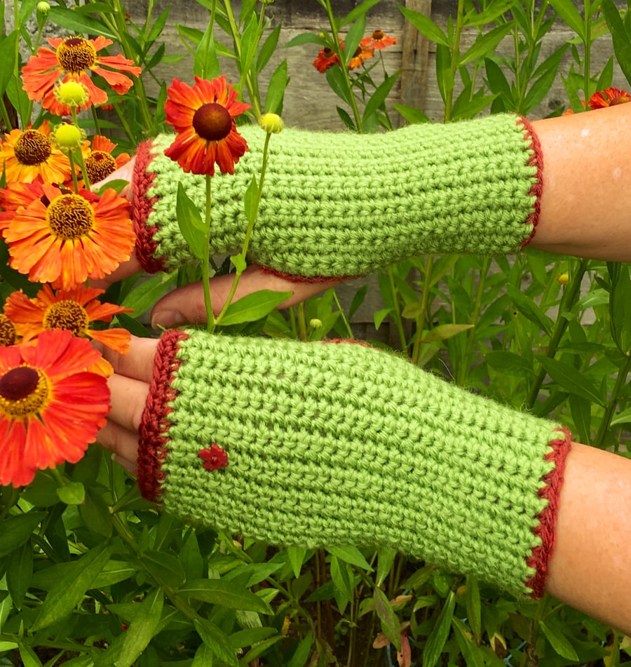 Crochet Wool Fingerless Gloves. Green Autumn Wrist Warmers