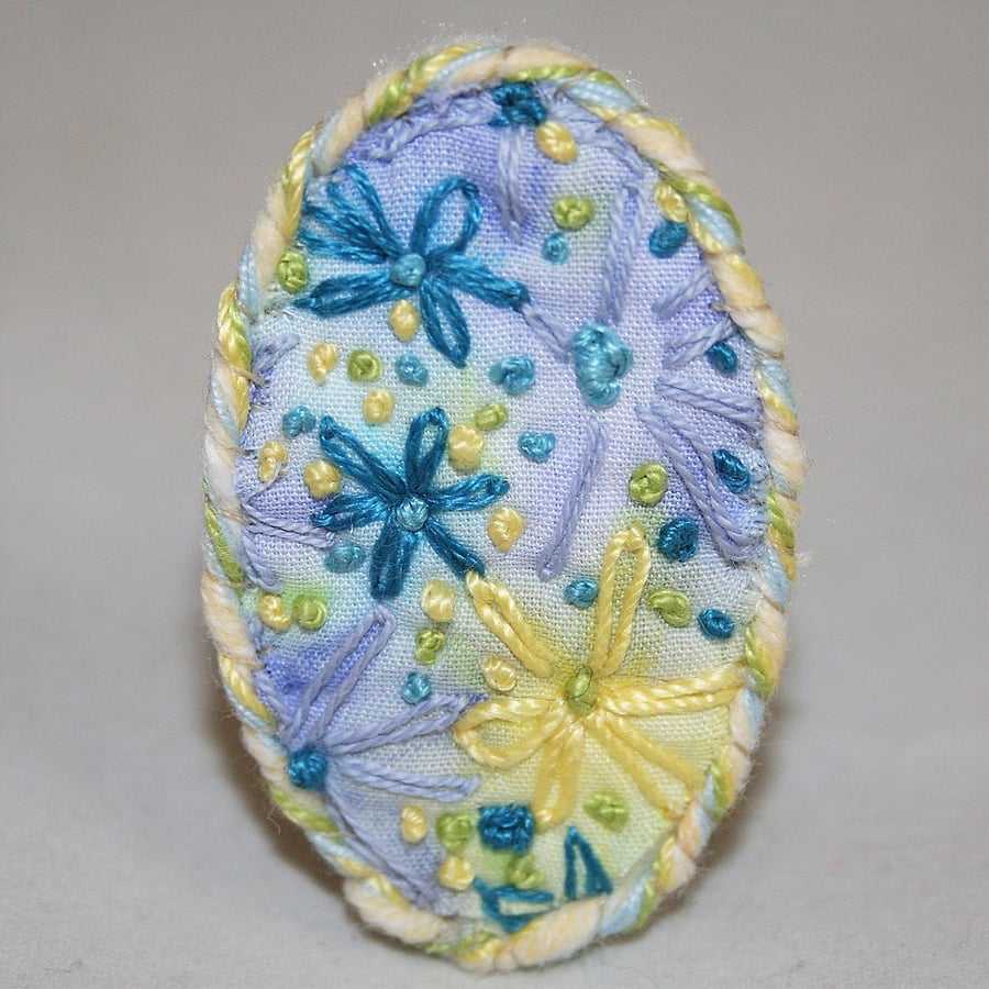 SALE - painted and Embroidered Daisy Brooch in blue and lemon