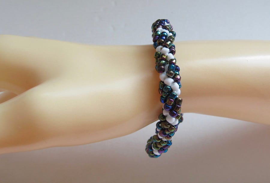 Slimline Bracelet: Multicoloured Metalic-like & White Seed Beads in Spiral Weave