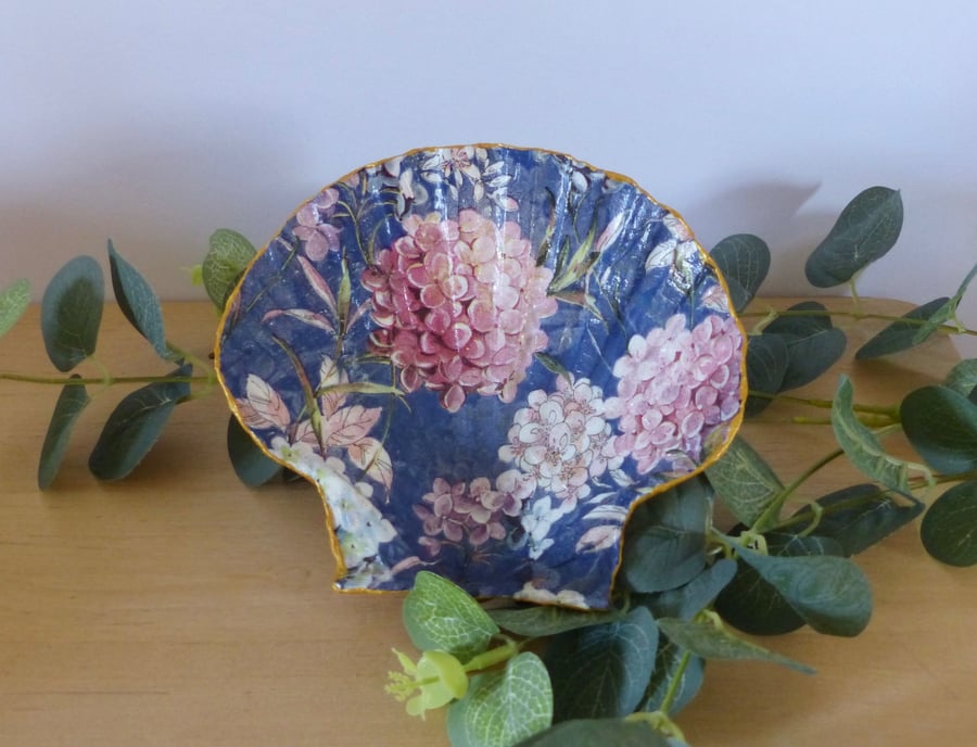 Scallop Shell Trinket Dish