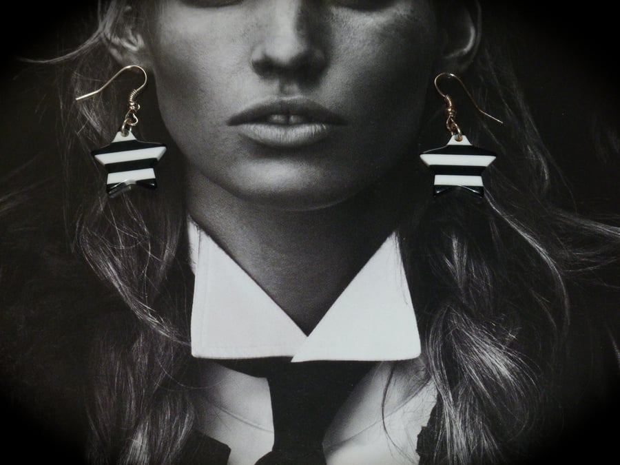 Earrings - Retro 60's Style - Star Black & White