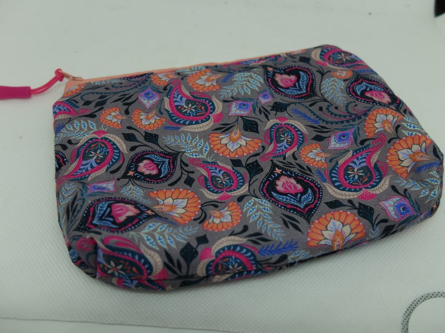 Zipped and lined Backgammon or Chess clock pouch in pink paisley pattern