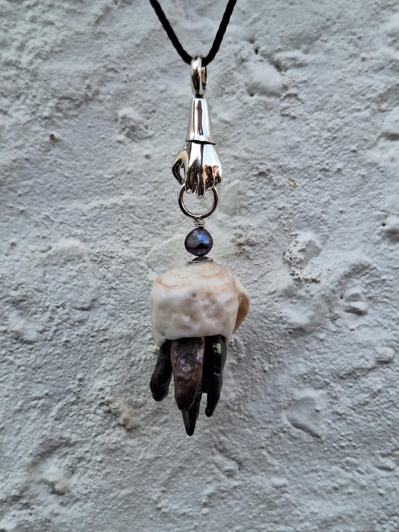 Silver 925, keishi pearls and Indian ocean seashell. "Helping Hand" necklace.