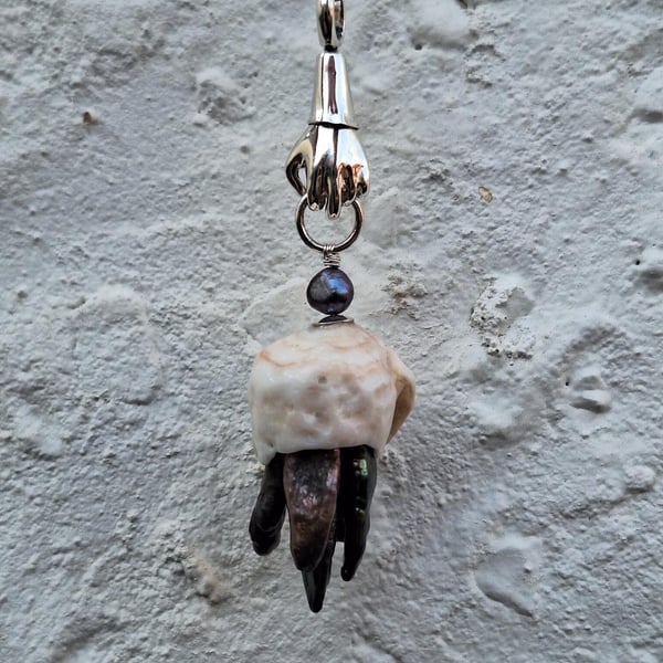 Silver 925, keishi pearls and Indian ocean seashell. "Helping Hand" necklace.