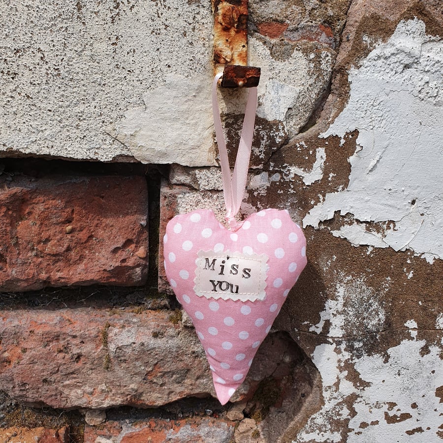 Hanging Hearts: Miss You
