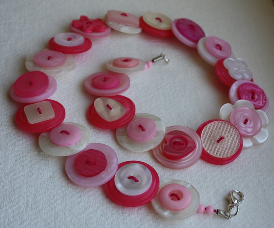 Summer - Hot pink, pale pink and pearlescent button necklace - Free UK Shipping 