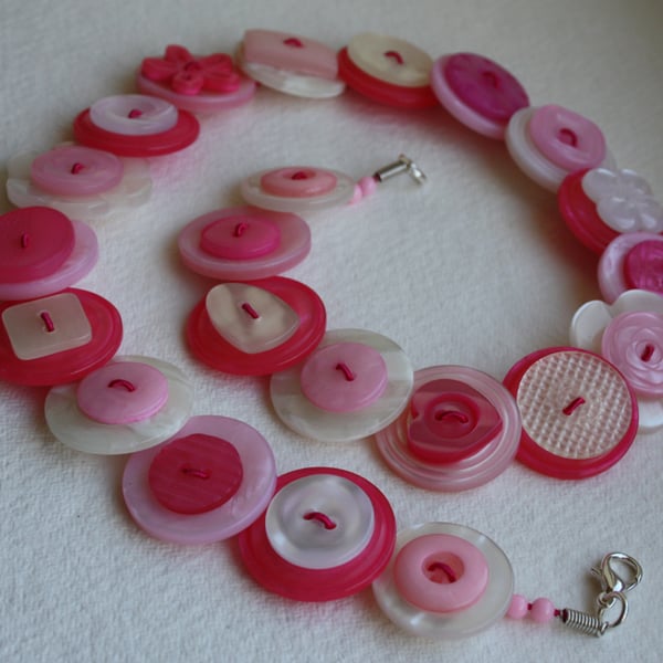 Summer - Hot pink, pale pink and pearlescent button necklace - Free UK Shipping 