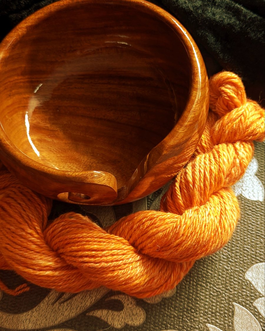 Leo hand spun yarn – wool-silk blend - 85 yards