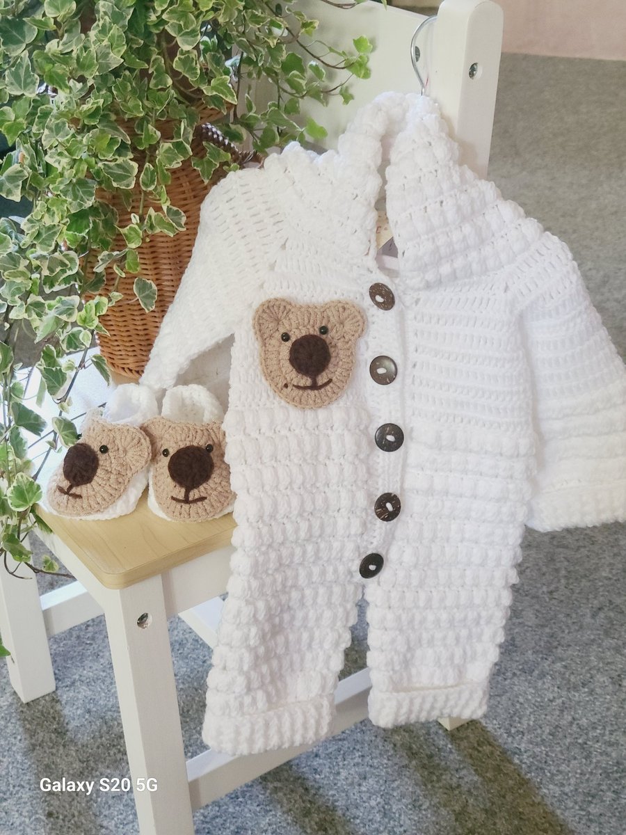 Handmade Milk Cotton Crochet Baby Bear Onesie and Booties set 3to6 Months