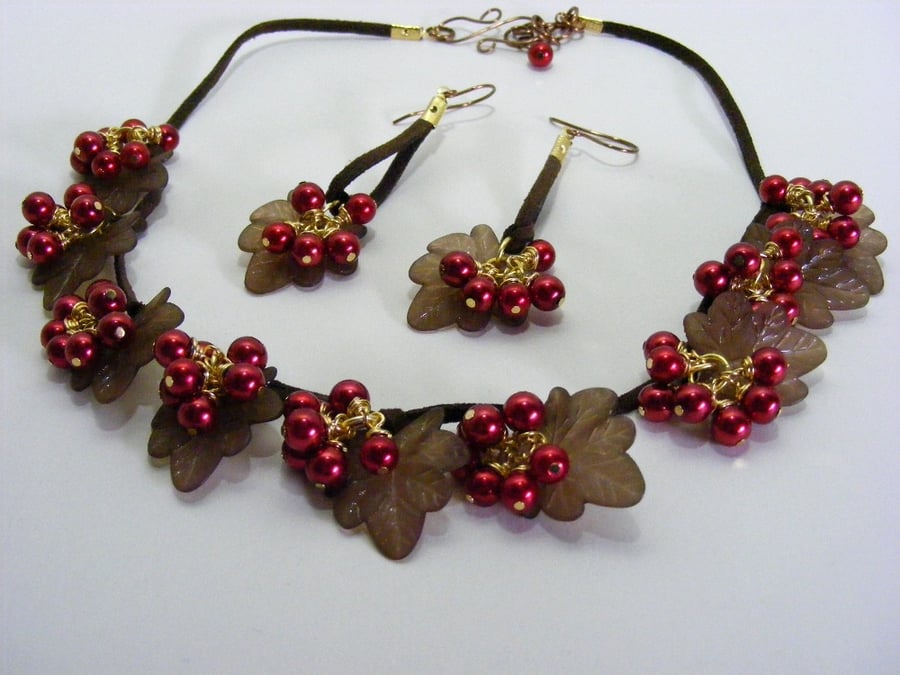 Autumn Berries and Leaves Jewellery Set