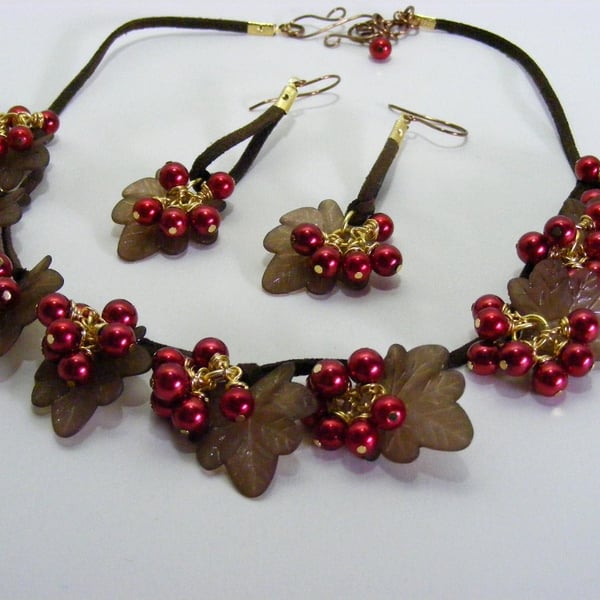 Autumn Berries and Leaves Jewellery Set