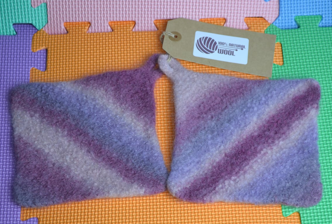 1 Pair of Handmade Pot Holders Knitted and Felted 100% Wool 15x15cm Design A