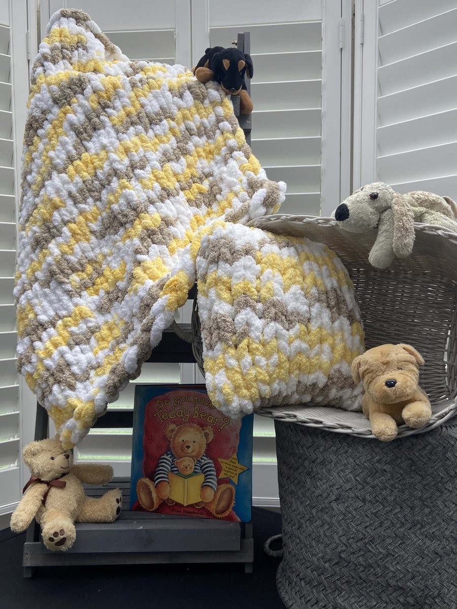 Super Soft Chunky Hand Knitted Baby Blanket (Colour: Lemon Bon-Bon)