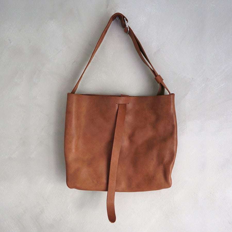 leather tote bag