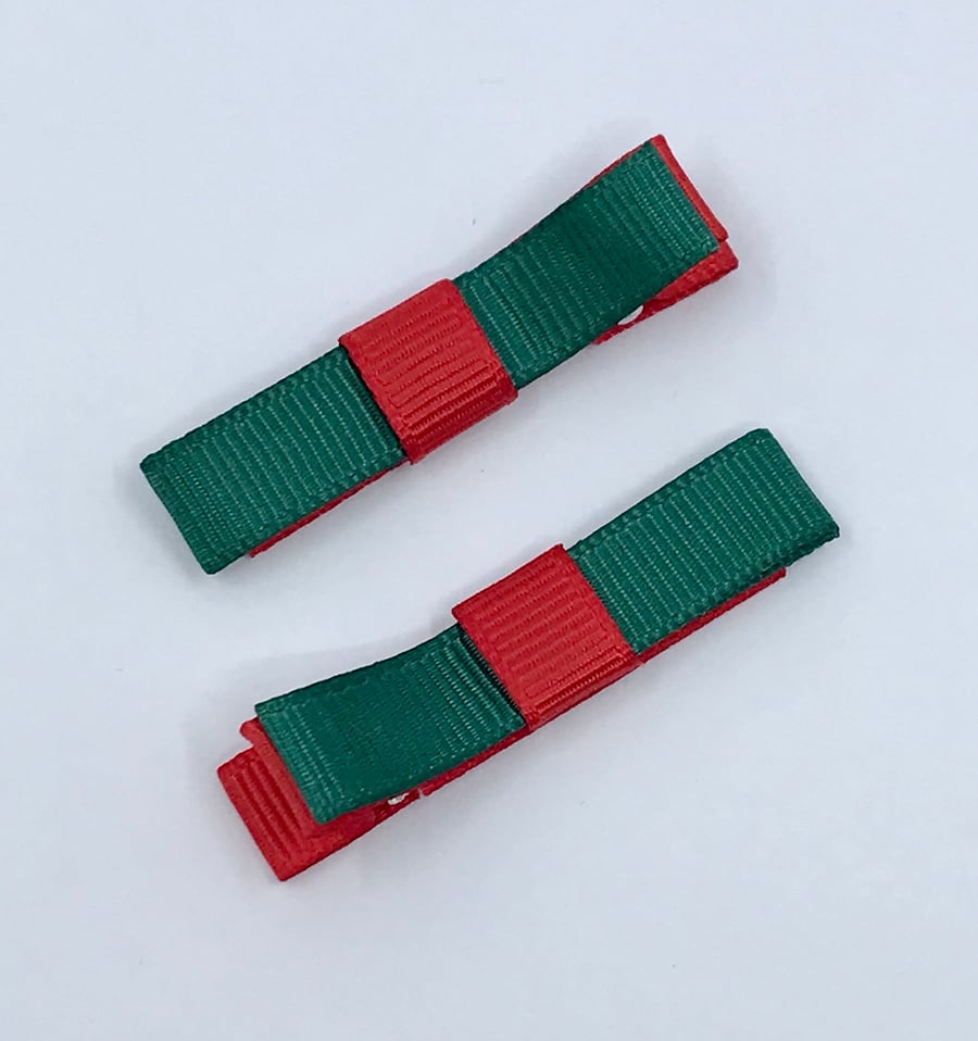 School Small Straight Hunter Green and Red Bow Clips (pair)