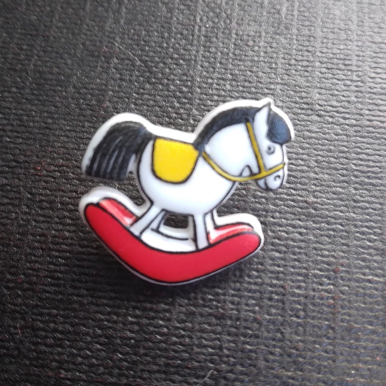 Buttons in the shape of a rocking horse. 15mm. Pack of 6 buttons