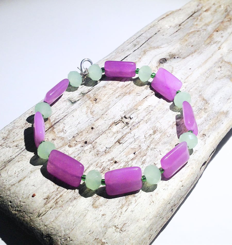 Purple Jade Gemstone and Pale Green Crystal Bead Bracelet - UK Free Post