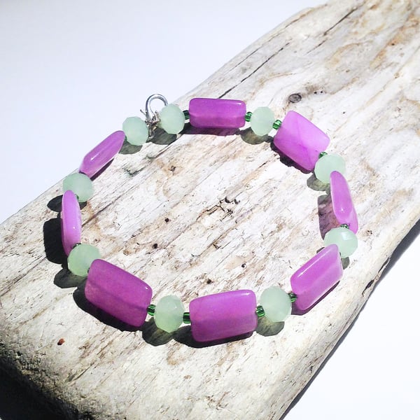 Purple Jade Gemstone and Pale Green Crystal Bead Bracelet - UK Free Post