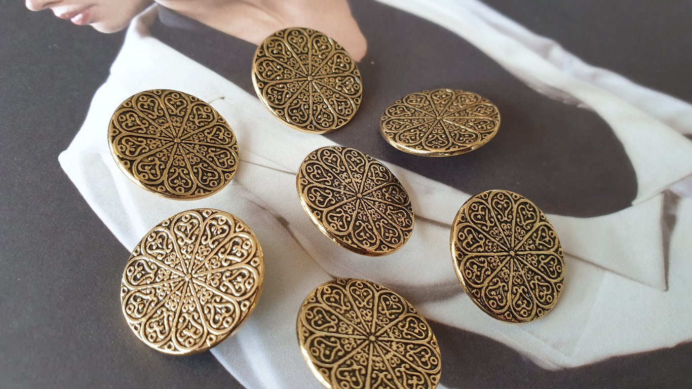 23mm 7 8" Antique Gold Floral Heart button