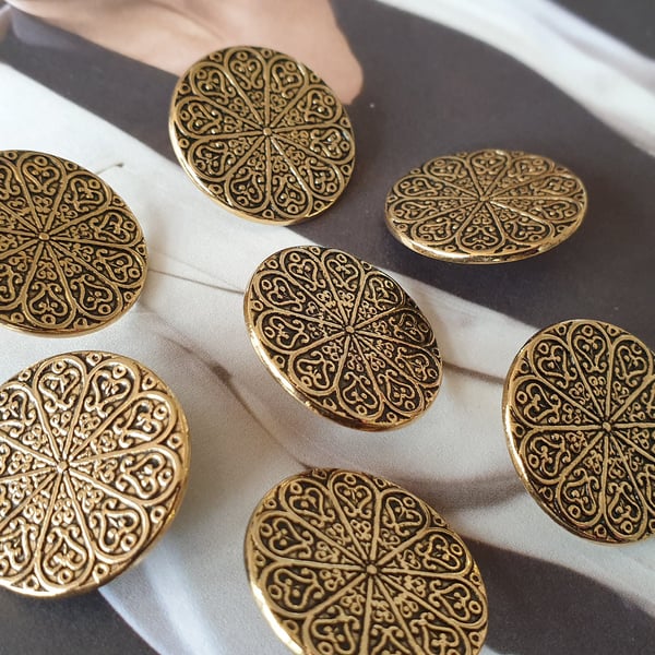 23mm 7 8" Antique Gold Floral Heart button