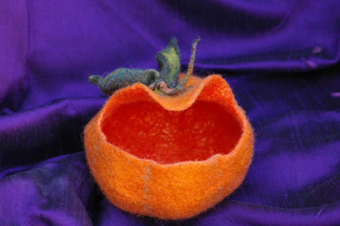 Handmade Felted Wool Pumpkin Bowl – Decorative Treat & Storage Basket