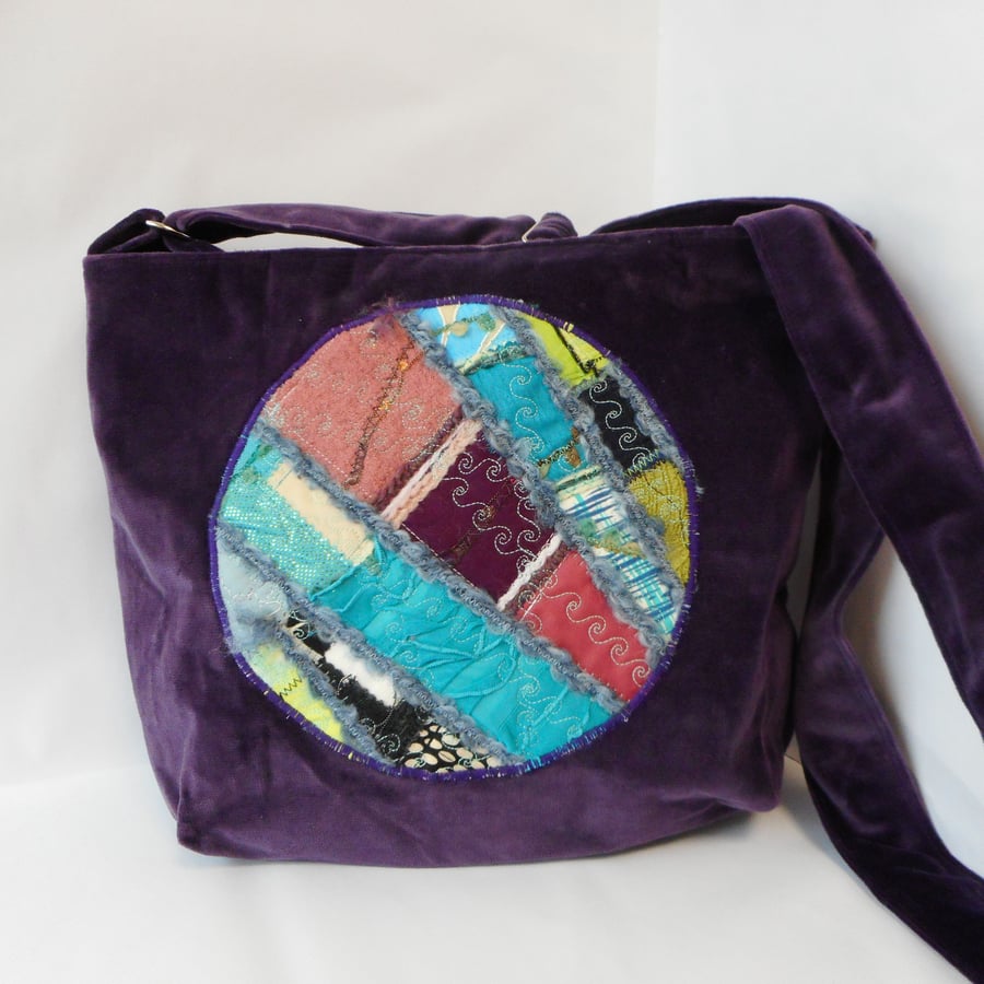 Fabric shoulder bag in purple velvet with appliqued panel