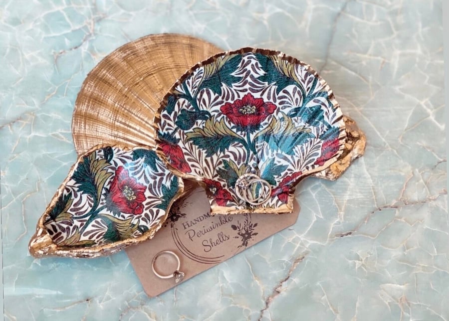 William Morris Seashell- Poppy design 
